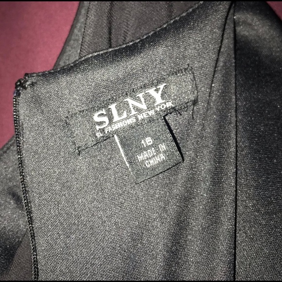 SLNY High Low Gown - Picture 6 of 6